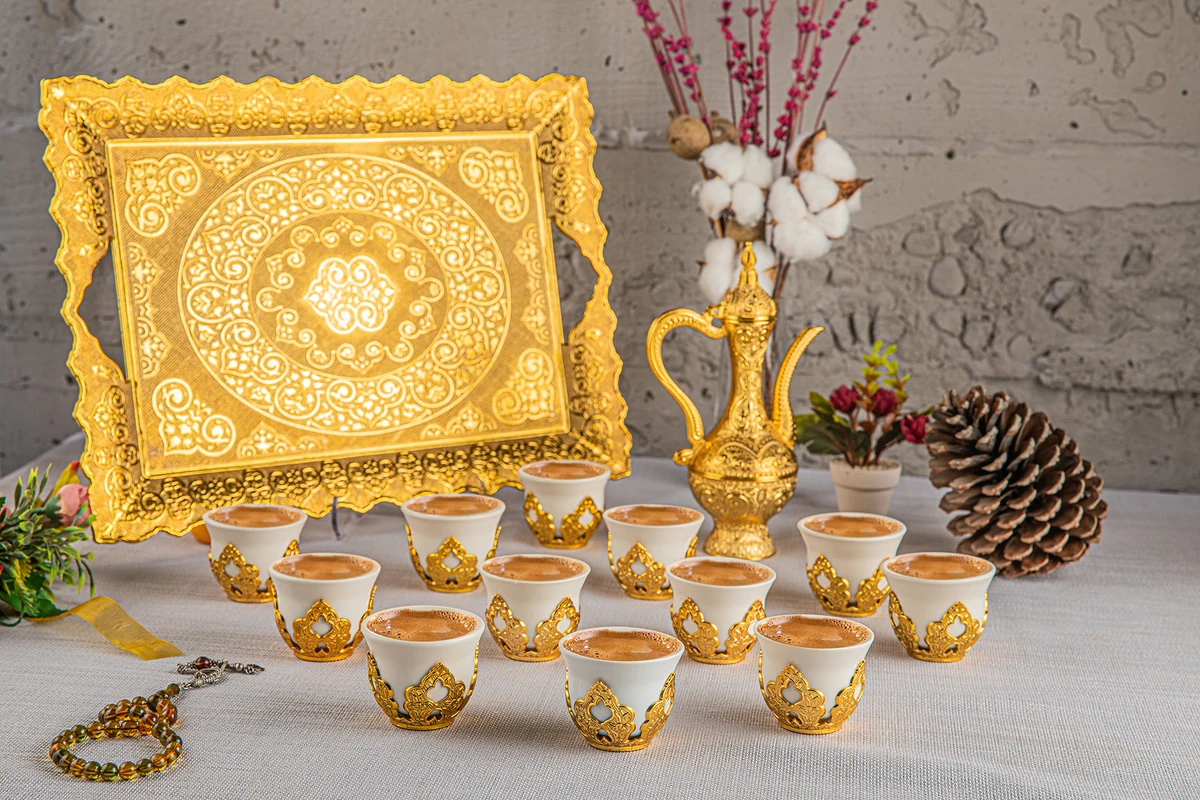 Juego para agua de Zamzam con motivos de porcelana para 12 personas, dorado