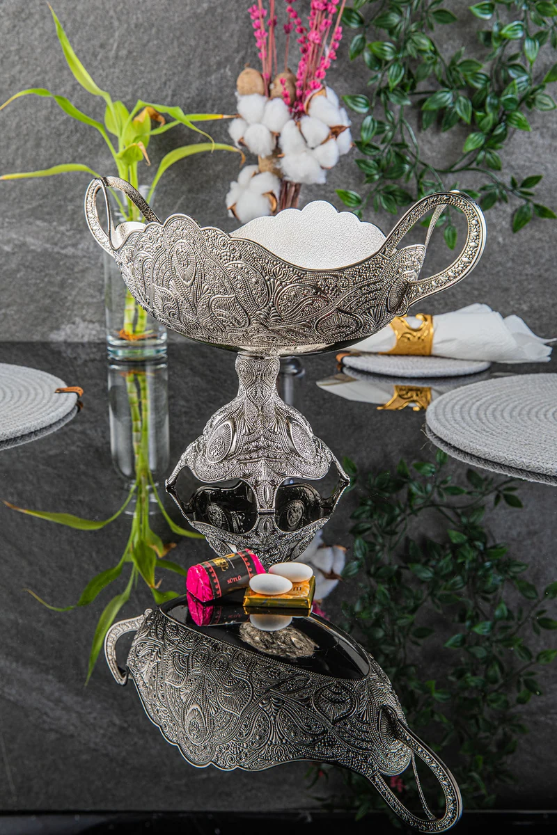 Fuente góndola con motivos y pedestal, caja individual